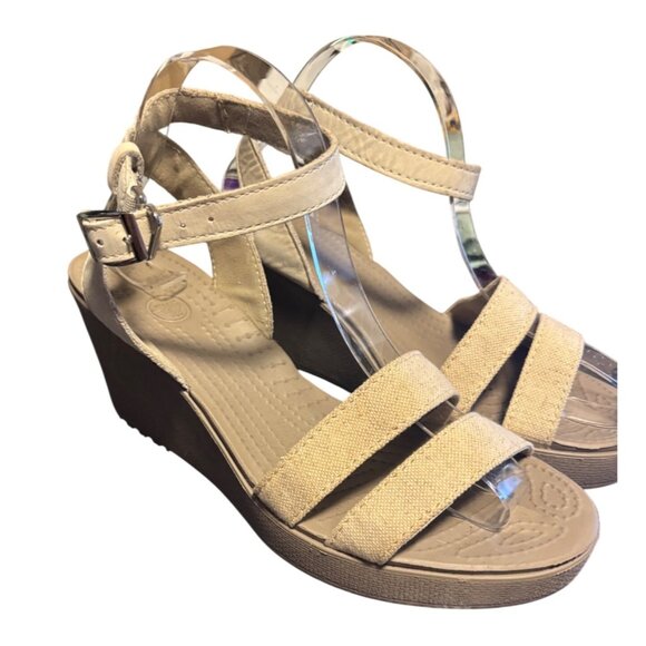 Crocs Leigh Beige Wedge Sandals Sz 9 Dual Strap Adjustable Ankle Buckle Closure - Picture 2 of 10
